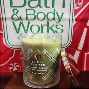 Bath & Body Works Green Candle - Free As A Flower